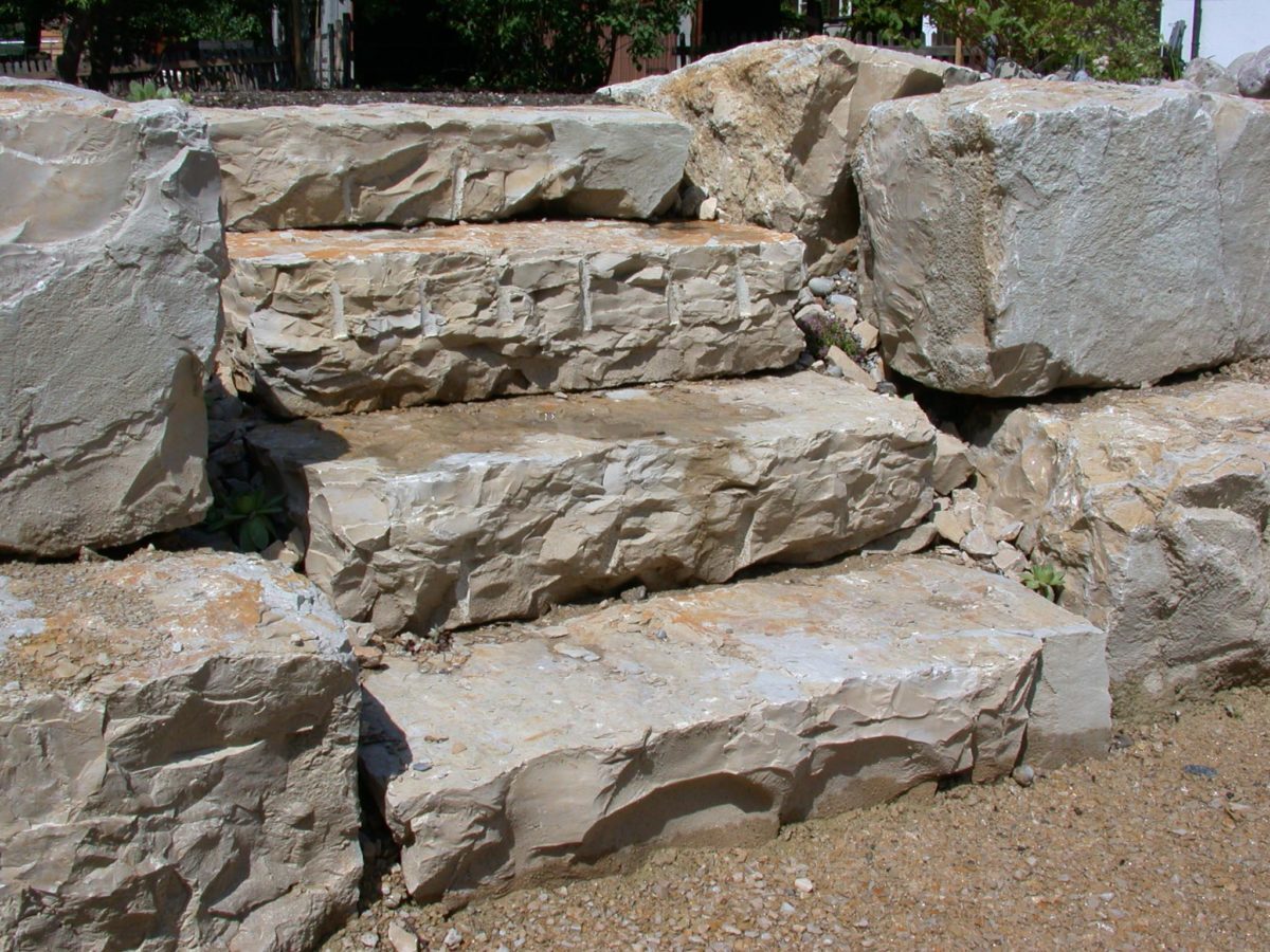 C2-Jurakalksteintreppe-drei-Seiten-gerichtet-e1538687643135.jpg