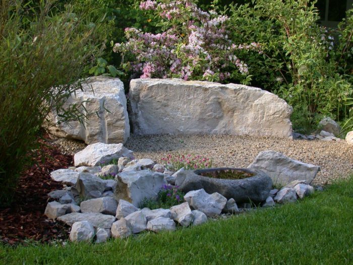 Steingarten-mit-Vogelbad-1-e1522685600114.jpg